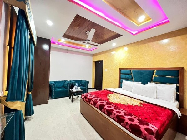 Deluxe Double Room | Iron/ironing board, free WiFi