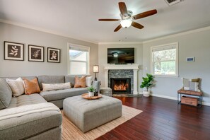 TV - Canyon Lake Vacation Rental < 1/2 Mi to Water! (Canyon Lake)