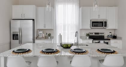 Coastal Charm and Convenience: Luxurious 5-Bedroom Just Steps From Downtown