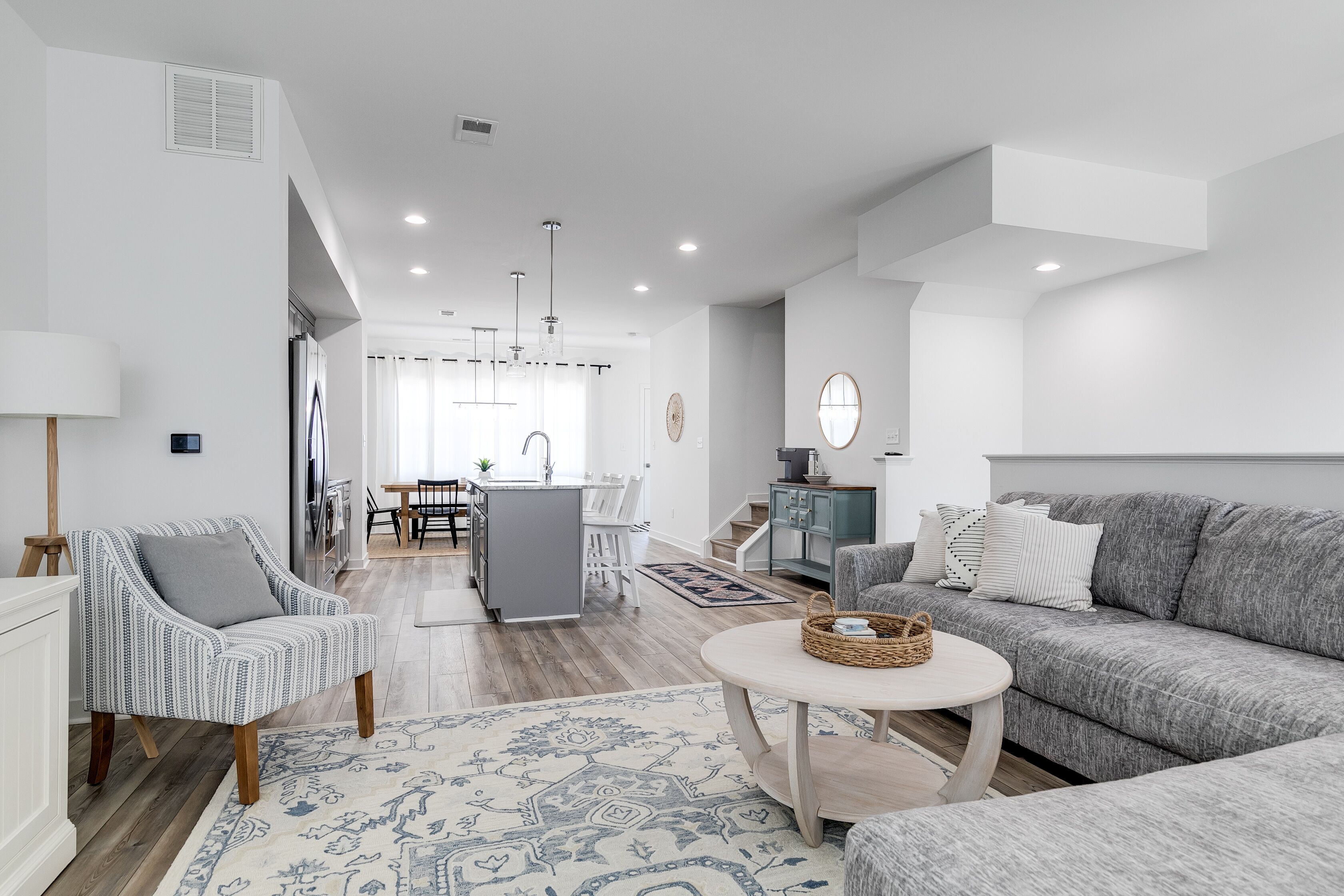 Luxurious 4 Bedroom Vacation Getaway with Garage, Pool & Putting Green