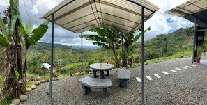 Outdoor dining - Canto del Rio! Si Quieres paz y Frescura, Este es el Lugar! Vista a las Montañas (Perez Zeledón)