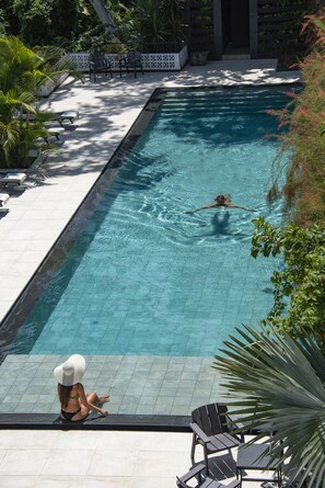 Outdoor pool, pool umbrellas, sun loungers