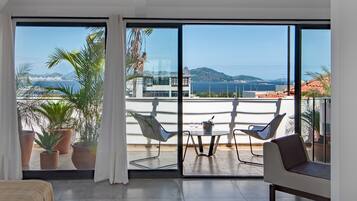 Panoramic Suite, 1 King Bed | Terrace/patio