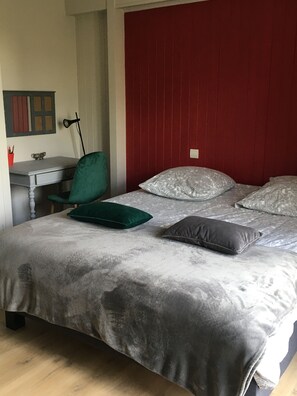 2 makuuhuonetta, työpöytä, silitysrauta/-lauta, Wi-Fi