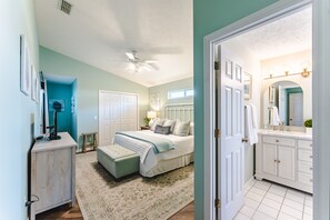 3 habitaciones, escritorio, tabla de planchar con plancha y wifi gratis