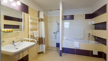 Deluxe Suite | Bathroom