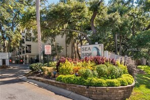 Property grounds - RENOVATED! Seaside Villas 1 BDRM, 1 BA, 2 Free Bikes! Great Ocean Views! #129 (Hilton Head Island)