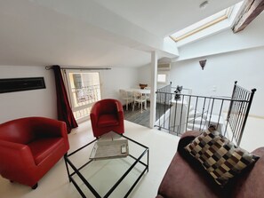 TV - Apartment with roof terrace in Aix (Aix-en-Provence)