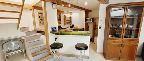 Kühlschrank, Mikrowelle, Ofen, Geschirrspüler