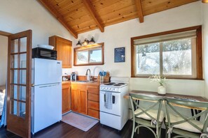 Fridge, microwave, oven, stovetop - Soak in a Private Hot Tub while you Enjoy the Mountain Views, 30 days min.  (Carmel Valley)