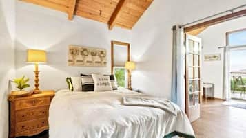 1 slaapkamer, een strijkplank/strijkijzer, wifi, beddengoed