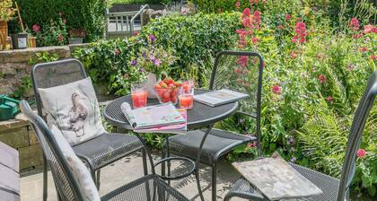 2 bedroom accommodation in Eyam, near Bakewell