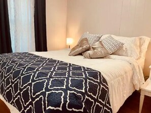 2 bedrooms, WiFi, bed sheets - On Pointe! (Pointe-du-Chêne)