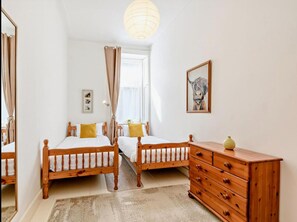 3 bedrooms, iron/ironing board, free WiFi, bed sheets - Dairsie Sea View (Rothesay)