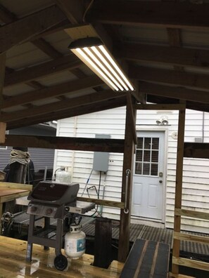 Terrace/patio - HOUSEBOAT 2br/1ba RENOVATED, MAIN DOCK, Sleeps 7-8/Venice Marina (Venice)