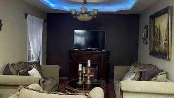 Televisie en een open haard