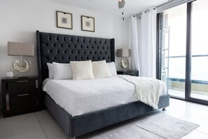 3 slaapkamers, een strijkplank/strijkijzer, gratis wifi, beddengoed