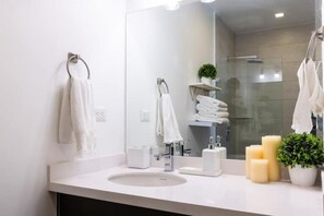 Handdoeken, zeep, shampoo, toiletpapier