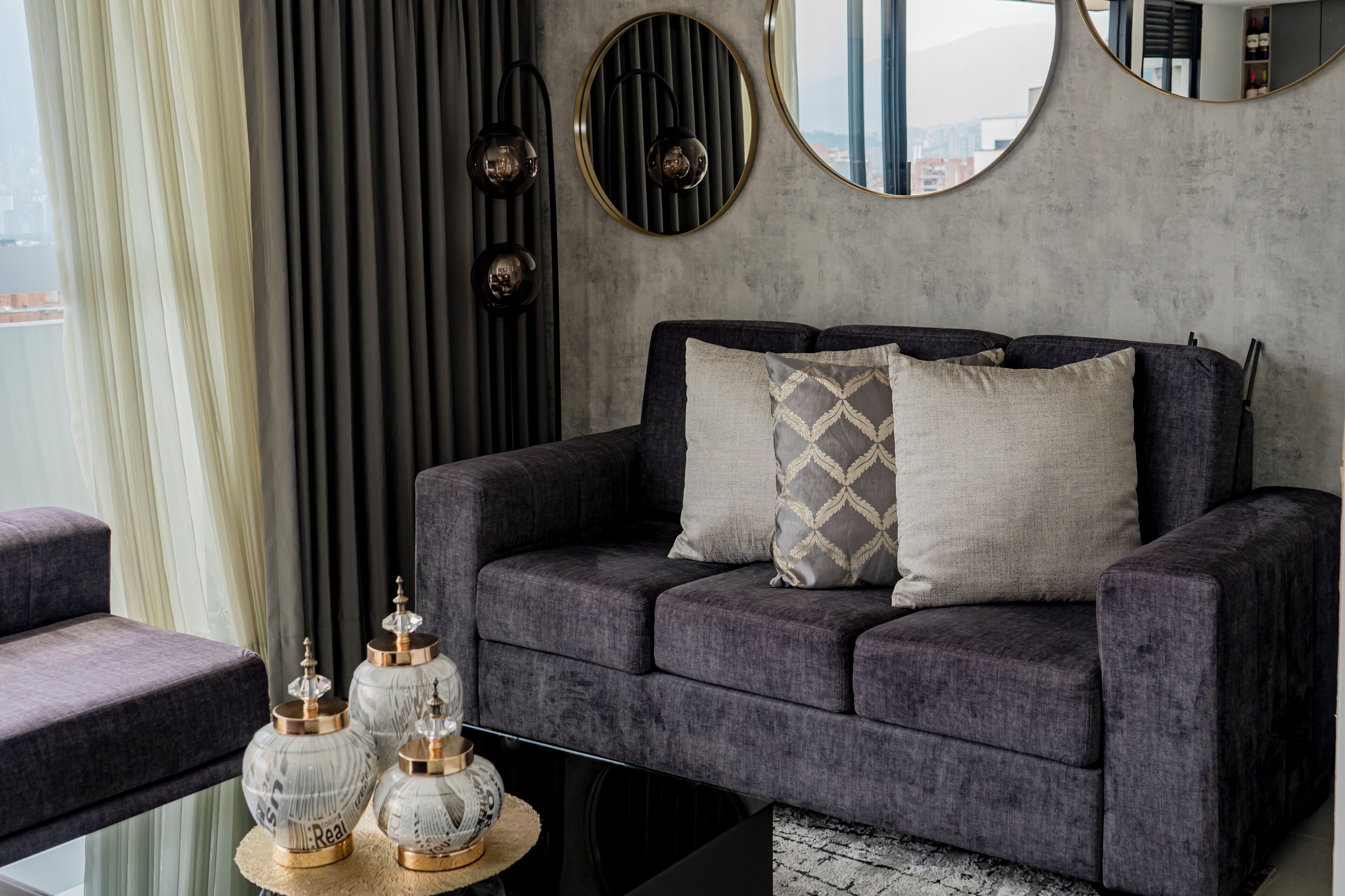 小型公寓 | 起居区 | 50-英寸智能电视（配备有线频道）、电视、Netflix