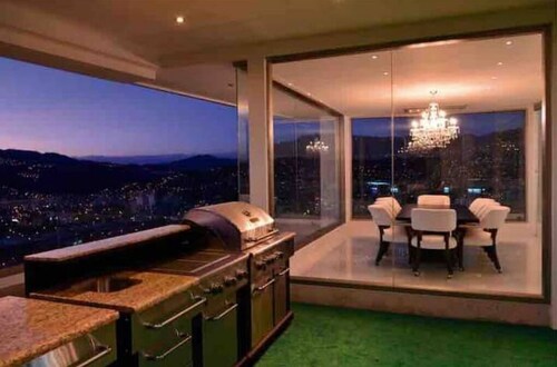 Luxury 3BR Apartment in Astria