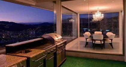 Luxury 3BR Apartment in Astria