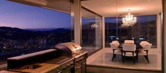 Luxury 3BR Apartment in Astria