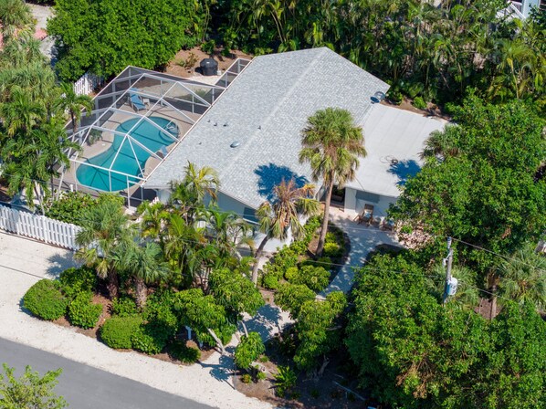 Alberca al aire libre y alberca climatizada