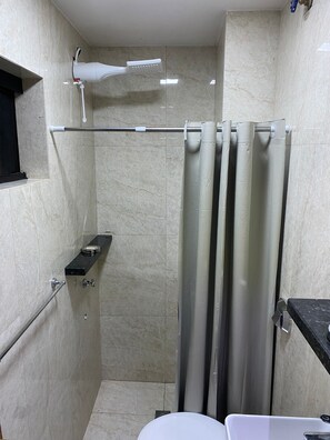 Chambre Quadruple Supérieure, 2 grands lits | Salle de bain