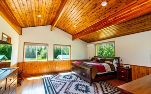 4 bedrooms, WiFi, bed sheets - Big Pine Retreat in Forks, WA near the Calawah River (Forks)