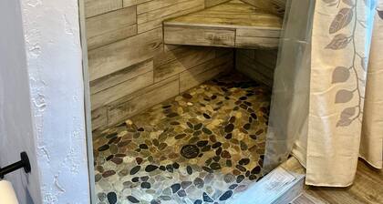 Downtown Townsend-Easy Access to all Amenities/Trails. Truck & Trailer Parking