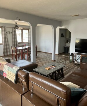 Smart TV y chimenea 