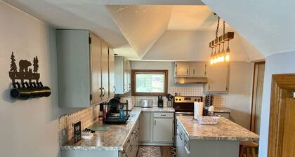 Downtown Townsend-Easy Access to all Amenities/Trails. Truck & Trailer Parking