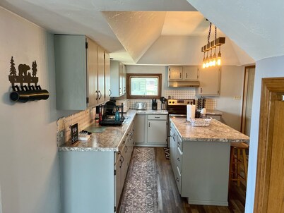 Downtown Townsend-Easy Access to all Amenities/Trails. Truck & Trailer Parking