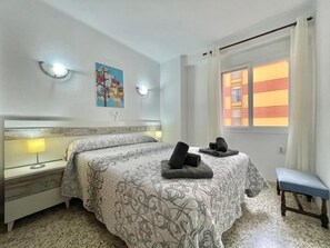 2 bedrooms, iron/ironing board, bed sheets