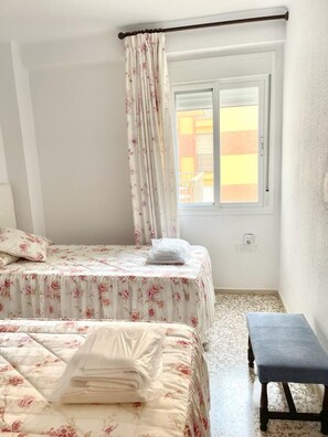 2 bedrooms, iron/ironing board, bed sheets