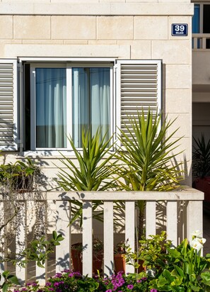 Apartment, 1 Queen Bed | Exterior