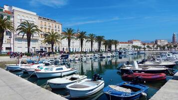 Apartment, 1 Queen Bed | Marina