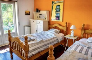 4 bedrooms, free WiFi, bed sheets