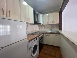 Fridge, microwave, oven, coffee/tea maker