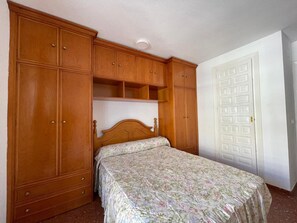 1 bedroom, iron/ironing board, bed sheets