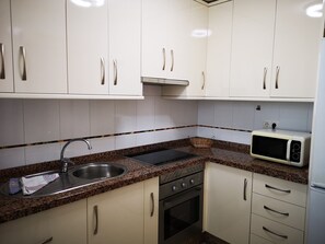 Frigorifero, microonde, forno, macchina per tè/caffè