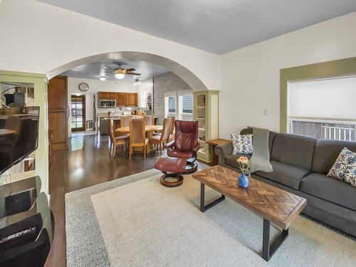 Reminiscent Downtown Cottage Hot Tub and CMU