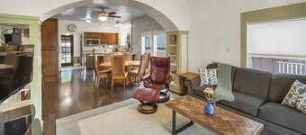 Reminiscent Downtown Cottage Hot Tub and CMU