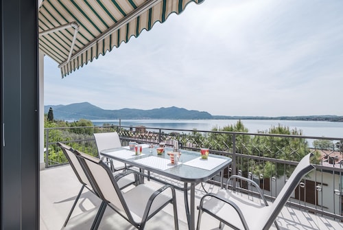 Villa Orizzonti - Three Bedroom Villa, Sleeps 8