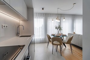 Kühlschrank, Ofen, Herdplatte, Geschirrspüler