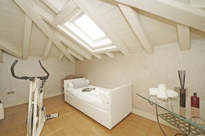 4 bedrooms, iron/ironing board, free WiFi, bed sheets - Villa San Carlo - Gardagate (Roè)