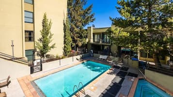 Piscine extérieure, piscine chauffée