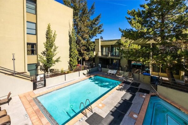 Piscine extérieure, piscine chauffée