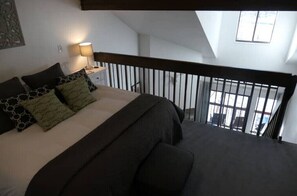 2 habitaciones, escritorio, tabla de planchar con plancha y wifi gratis 