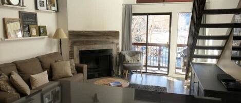 Smart TV, fireplace, computer monitors